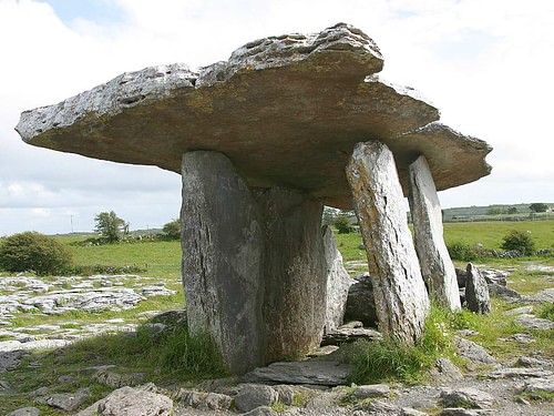 Poulnabrone Dolmen (by pdphoto.org, Public Domain) Poulnabrone Dolmen (by pdphoto.org, Public Domain)