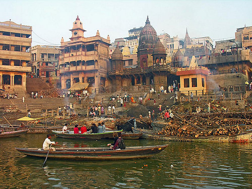 Manikarnika Cremation Ghat, The Ganges (by Dennis Jarvis, CC BY-SA) Manikarnika Cremation Ghat, The Ganges (by Dennis Jarvis, CC BY-SA)